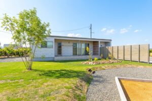 広々敷地に建つ平屋