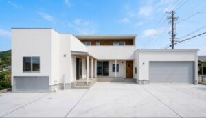 遊び心のあるコの字型住宅